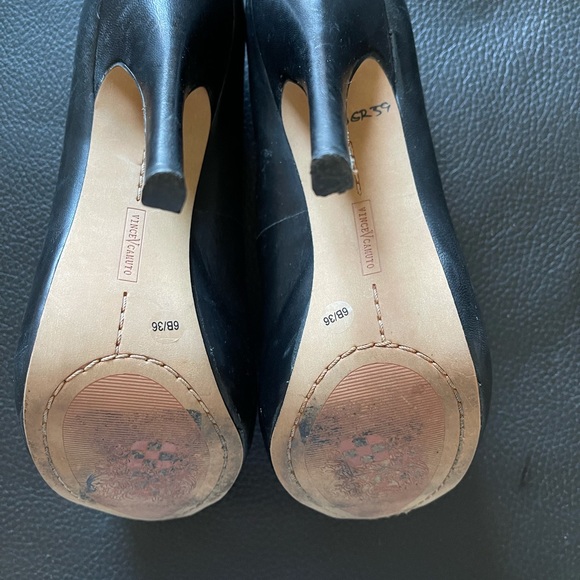 Black Vince Camuto peep toe pumps - Picture 3 of 4